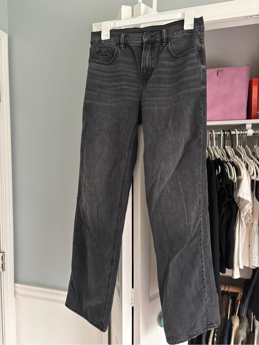 American Eagle Outfitters Straight Leg Jeans in Washed Black